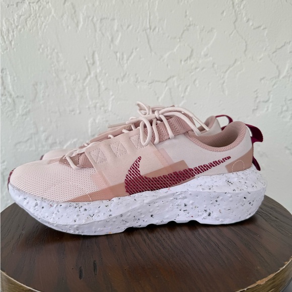 Nike Women's Shoes in Pink and White NWOT 7.5 - Picture 5 of 5